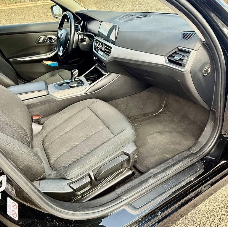 Gebraucht BMW 320 Advantage 190 PS (139 kW) 2022 Schwarz Kombi