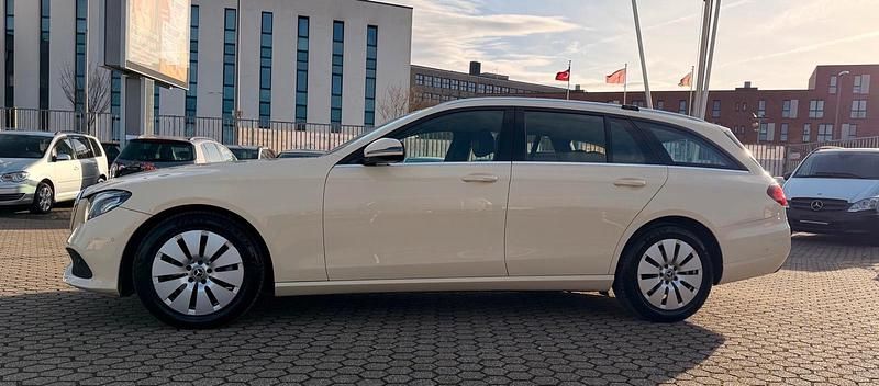 Gebraucht Mercedes E220 194 PS (142 kW) 2020 Gelb Kombi