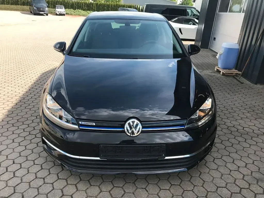 Gebraucht VW Golf VII Comfortline 131 PS (96 kW) 2019 Deep black Limousine