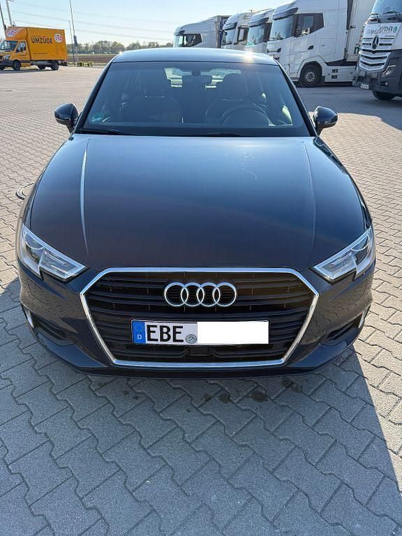 Second-hand Audi A3 Sport 150 CP (110 kW) 2019 Albastru Berlinǎ