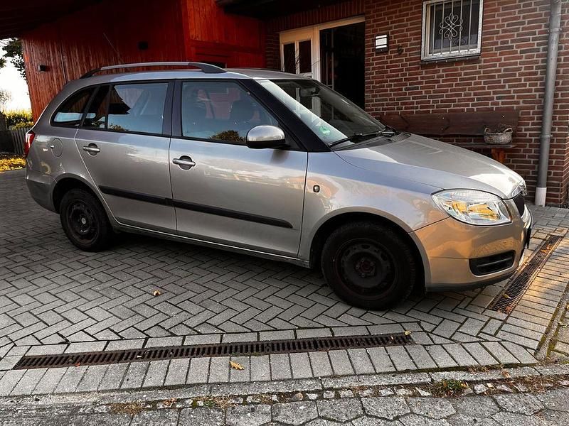 Beige Gebraucht 2008 Skoda Fabia Ambiente Kleinwagen | 2.500 € (Fairer Preis) - Bild 1/4