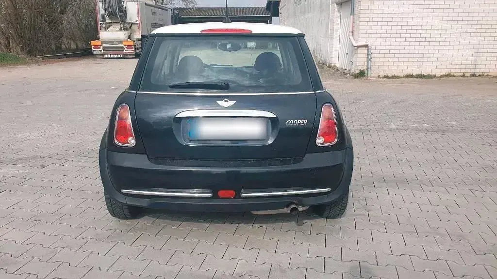 Używany Mini Cooper 116 KM (85 kW) 2004 Czarny Hatchback