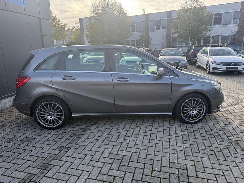 Gebraucht Mercedes B250 211 PS (155 kW) 2013 Grau Van / Kleinbus