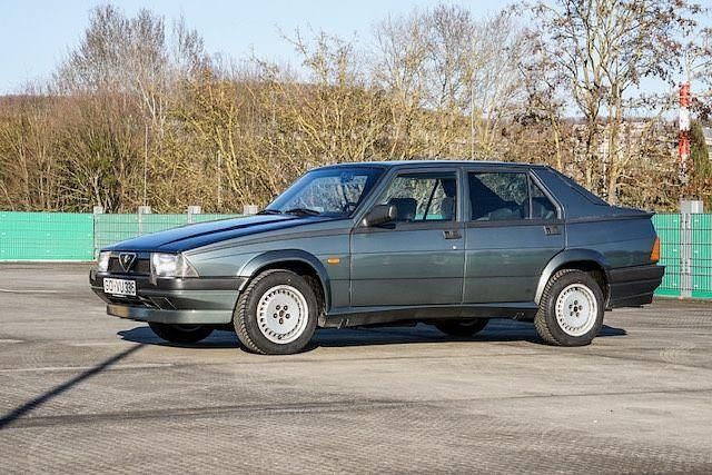 Gebraucht Alfa Romeo 75 148 PS (108 kW) 1989 Grau Limousine