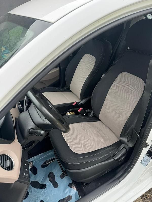 Usata Hyundai i10 67 CV (49 kW) 2016 Bianco Utilitaria