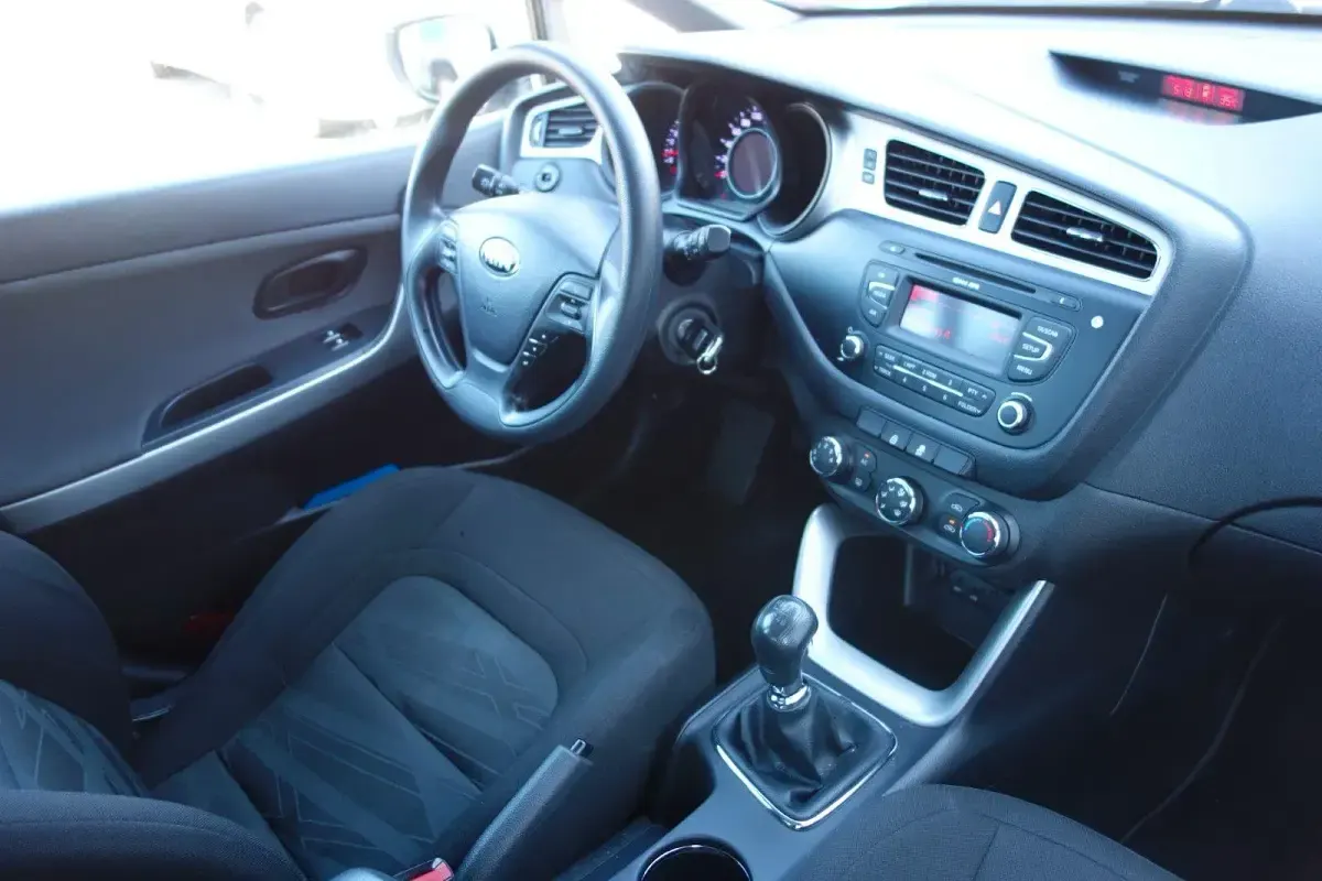 Gebraucht Kia Ceed 99 PS (72 kW) 2014 Weiß Kleinwagen
