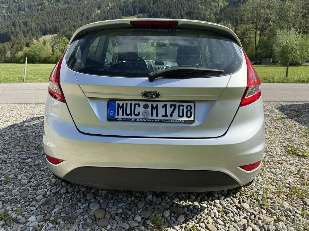 Gebraucht Ford Fiesta 82 PS (60 kW) 2009 Silber Kleinwagen