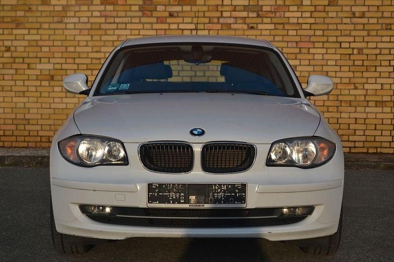 Gebraucht BMW 116 Advantage 122 PS (89 kW) 2011 Weiß Kleinwagen