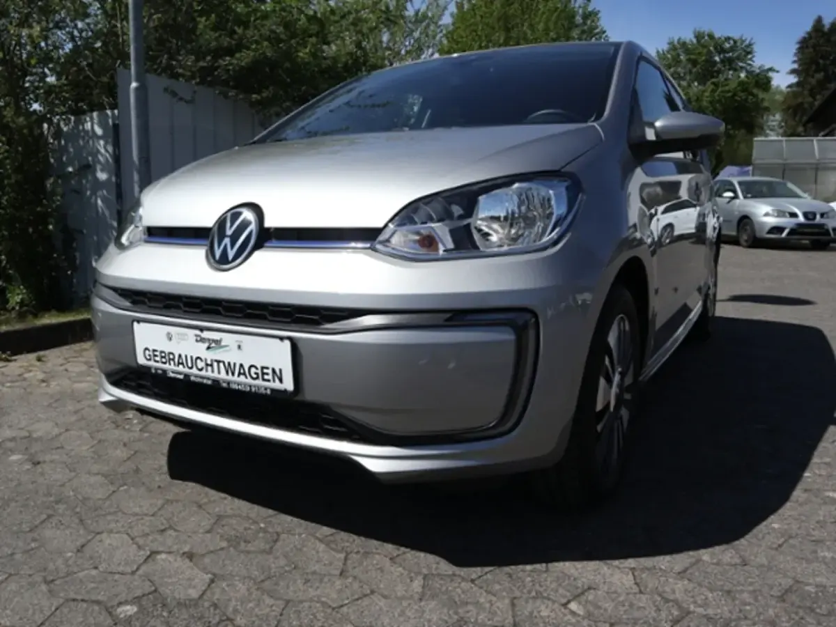 Second-hand VW e-up! Edition 61 kW (83 CP) 2023 Argintiu Hatchback