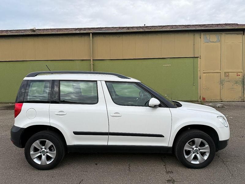 Gebraucht Skoda Yeti Ambition 105 PS (77 kW) 2012 Weiß SUV