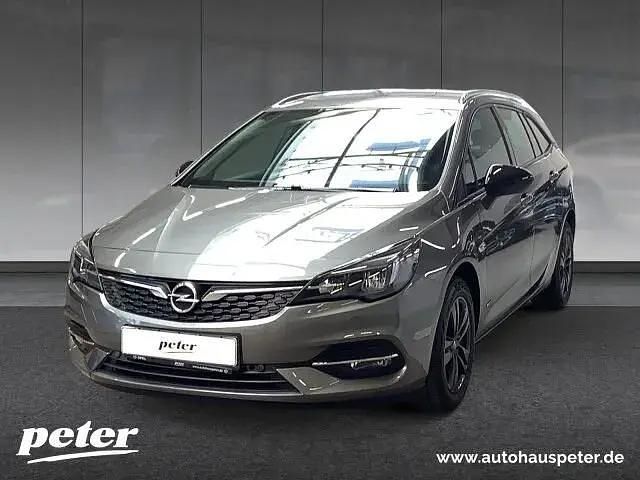 Quarz grau Gebraucht 2021 Opel Astra Design & Tech Kombi | 17.440 € (Fairer Preis) - Bild 1/4