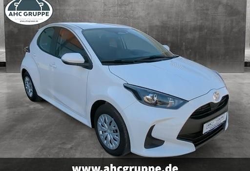 Neu Toyota Yaris Hybrid Business Edition 116 PS (85 kW) 2025 Weiß Limousine