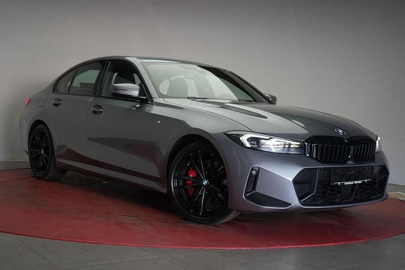 Grau Gebraucht 2023 BMW 330 M Sport Limousine | 40.990 € (Etwas zu teuer) - Bild 1/4