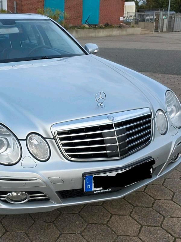 Silber Gebraucht 2007 Mercedes E500 Limousine | 9.000 € (Fairer Preis) - Bild 1/4