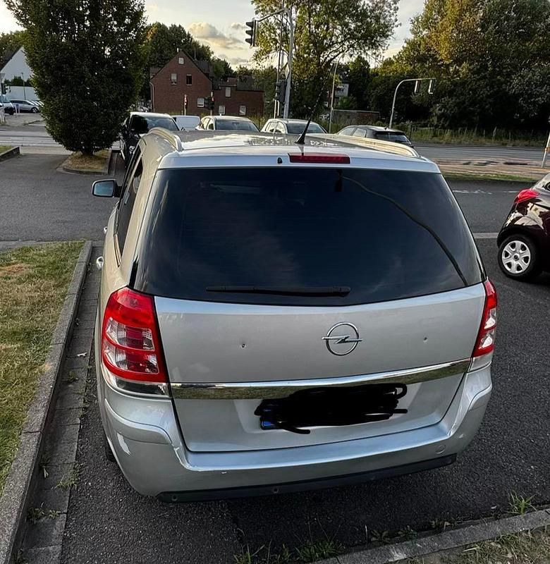 Gebraucht Opel Zafira 140 PS (102 kW) 2012 Grau Van / Kleinbus