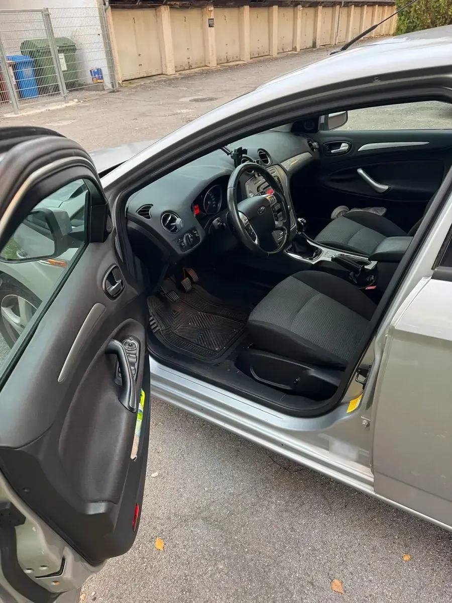 Gebraucht Ford Mondeo 140 PS (102 kW) 2007 Silber Kombi