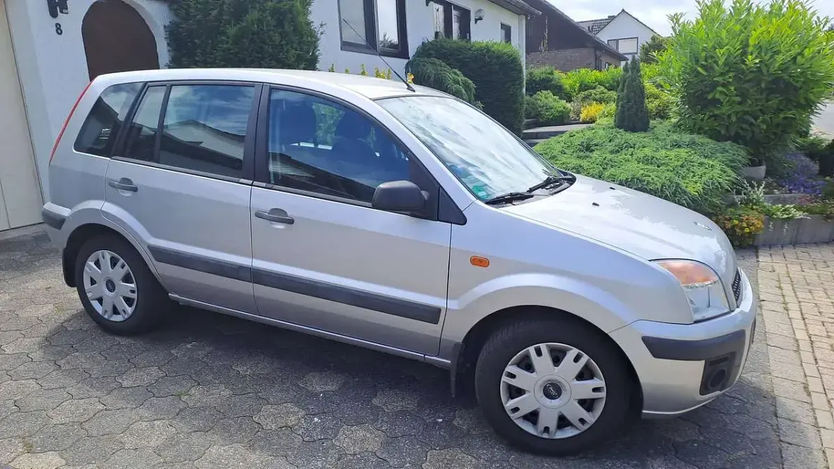 Gebraucht Ford Fusion Style 80 PS (58 kW) 2009 Silber Kleinwagen