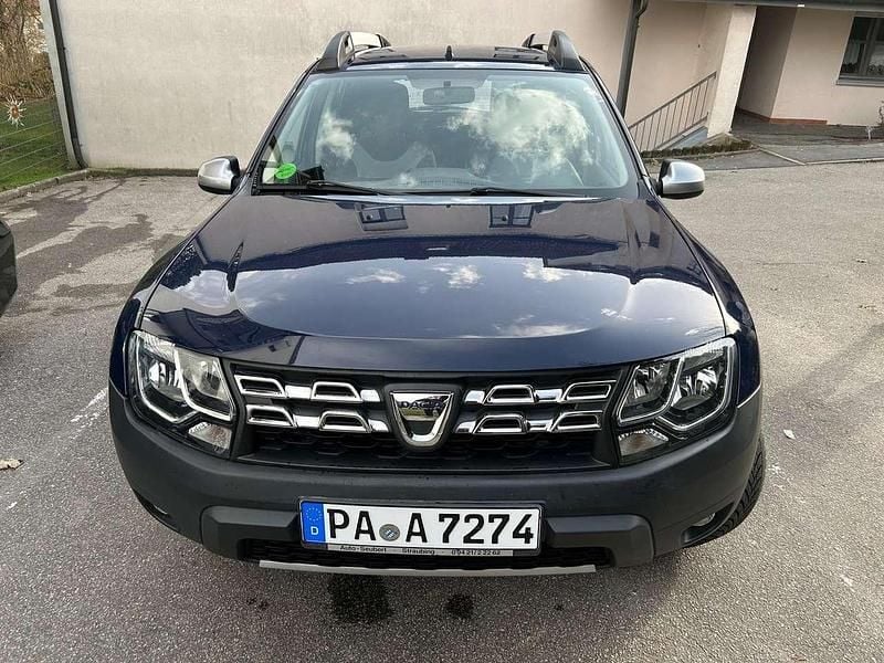 Gebraucht Dacia Duster Lauréate 114 PS (83 kW) 2016 Blau SUV
