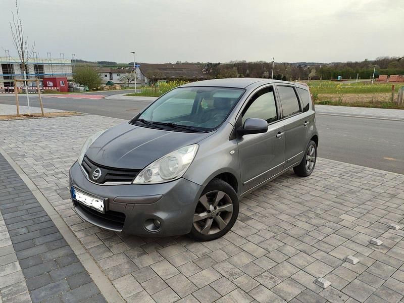 Grau Gebraucht 2011 Nissan Note Visia Kombi | 2.590 € (Fairer Preis) - Bild 1/4