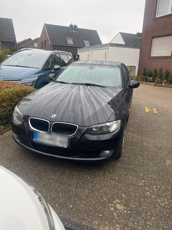 Gebraucht BMW 320 170 PS (125 kW) 2009 Schwarz Coupé