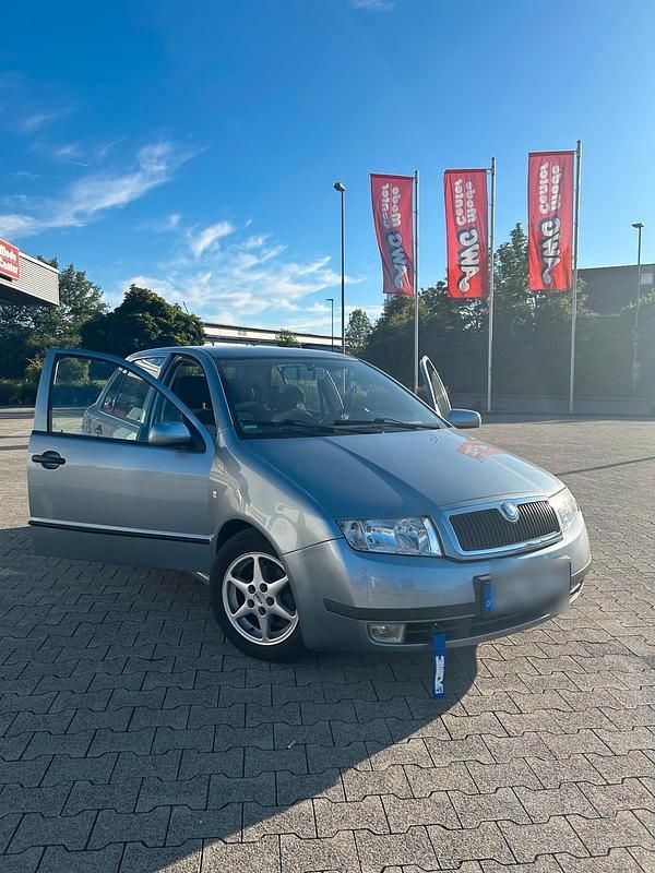 Blau Gebraucht 2003 Skoda Fabia Kleinwagen | 2.599 € (Teuer) - Bild 1/4
