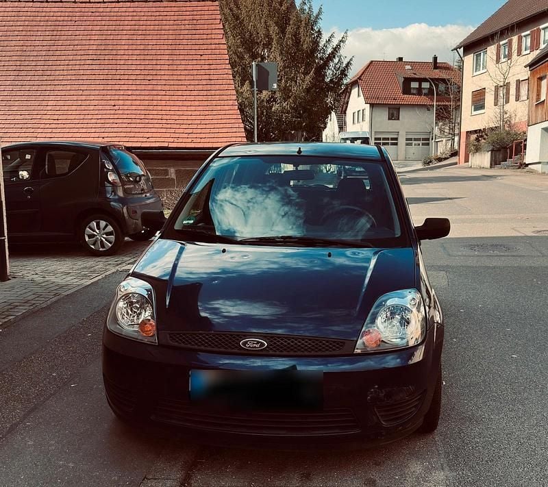 Second-hand Ford Fiesta 69 CP (50 kW) 2004 Albastru Hatchback
