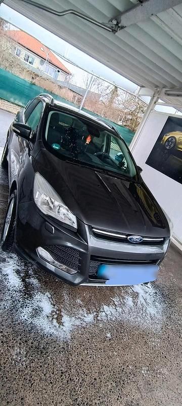 Grau Gebraucht 2015 Ford Kuga SUV | 9.750 € (Etwas zu teuer) - Bild 1/4
