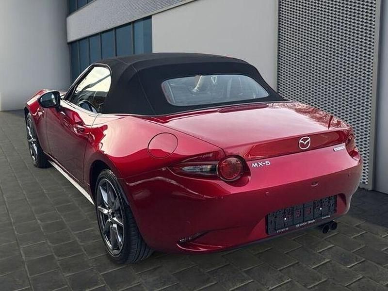Gebraucht Mazda MX5 Selection 184 PS (135 kW) 2022 Magmarot metallic Cabrio