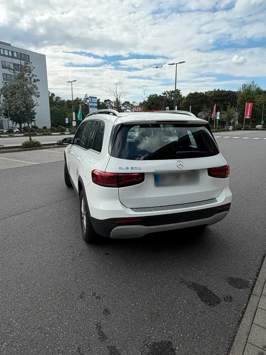 Gebraucht Mercedes GLB200 163 PS (119 kW) 2021 Weiß SUV