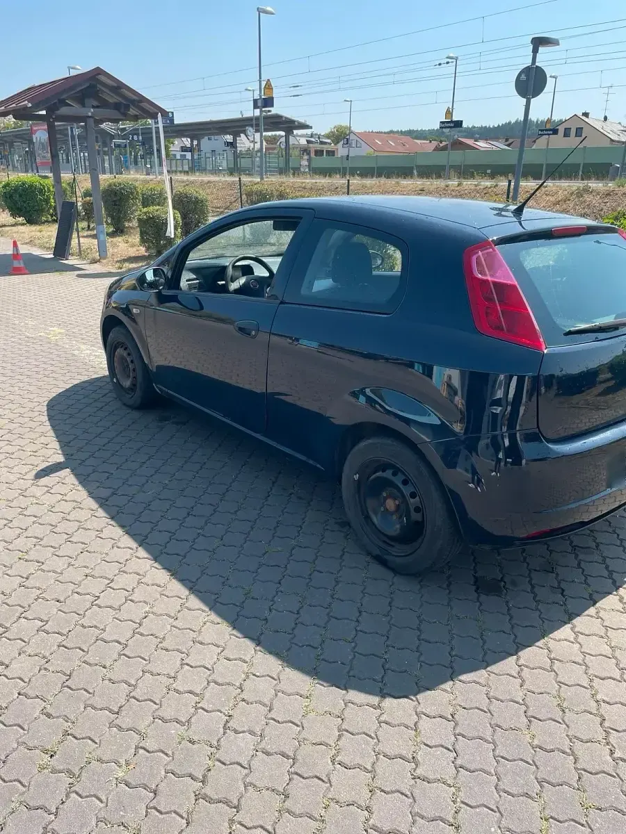 Gebraucht Fiat Grande Punto 65 PS (47 kW) 2011 Blau Kleinwagen