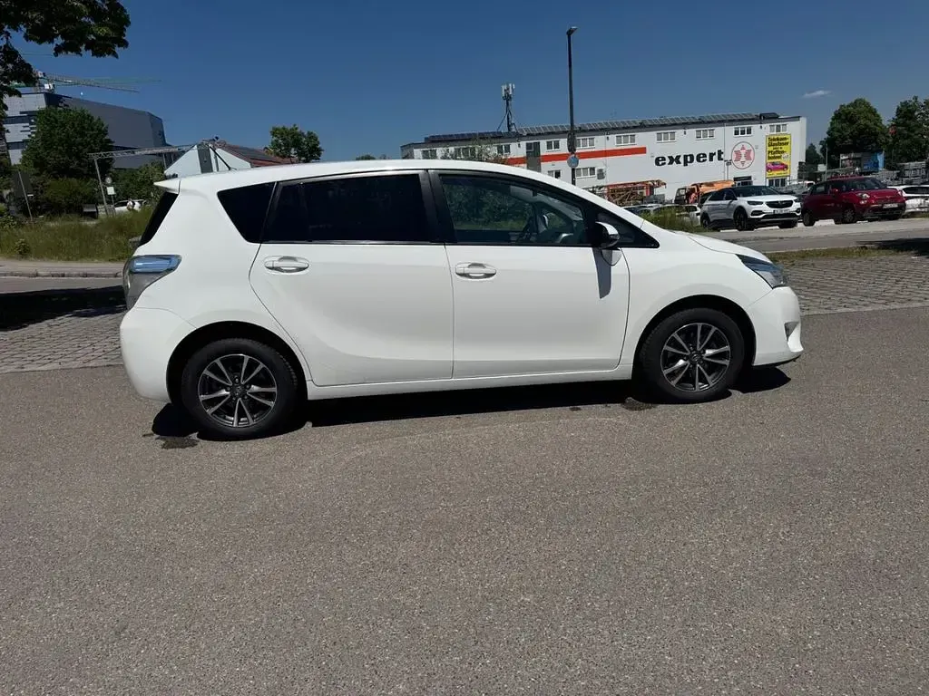 Gebraucht Toyota Verso Life 147 PS (108 kW) 2013 Weiß Van / Kleinbus