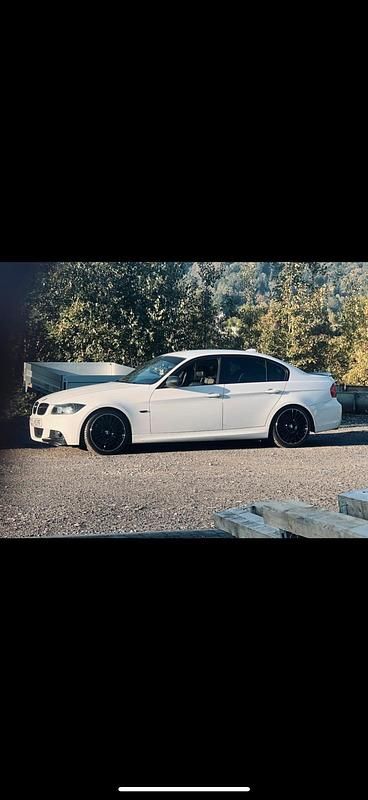 Gebraucht BMW 320 M Sport 184 PS (135 kW) 2011 Weiß Limousine