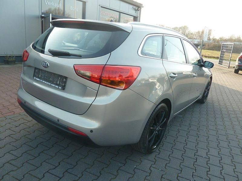 Gebraucht Kia Ceed Sportswagon 135 PS (99 kW) 2014 Silber Kombi