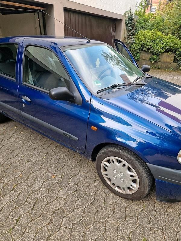 Blau Gebraucht 1999 Renault Clio II Kleinwagen | 650 € (Fairer Preis) - Bild 1/4