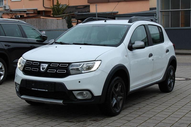 Gebraucht Dacia Sandero Celebration 90 PS (66 kW) 2017 Weiß Kleinwagen