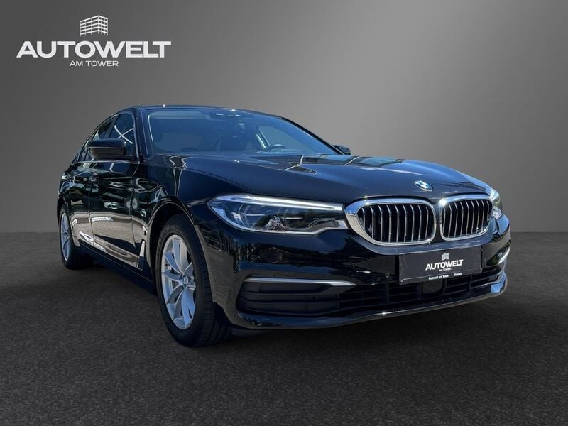 Schwarz Gebraucht 2018 BMW 530e iPerformance Limousine | 23.890 € (Fairer Preis) - Bild 1/4