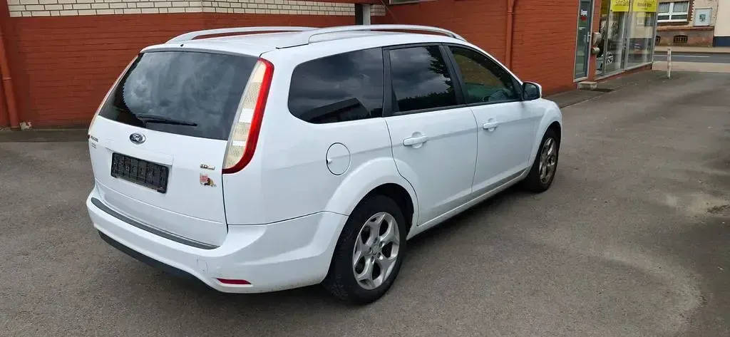 Gebraucht Ford Focus Style 109 PS (80 kW) 2009 Weiß Limousine