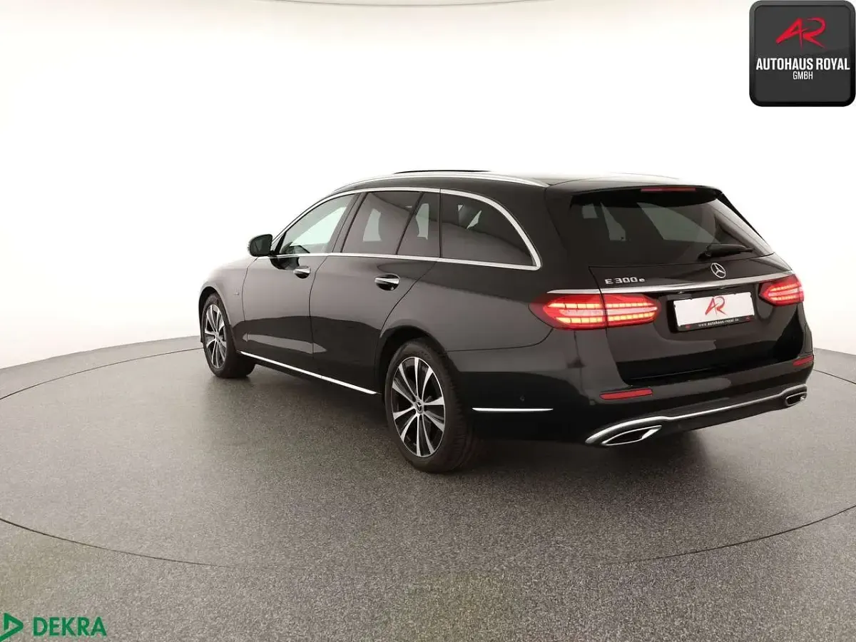 Gebraucht Mercedes E300 Exclusive 320 PS (235 kW) 2021 Obsidianschwarz Kombi