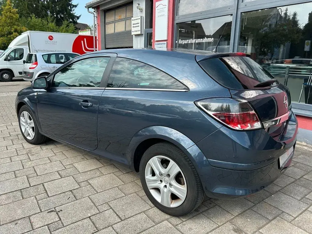 Gebraucht Opel Astra GTC Edition 116 PS (85 kW) 2010 Blau Coupé