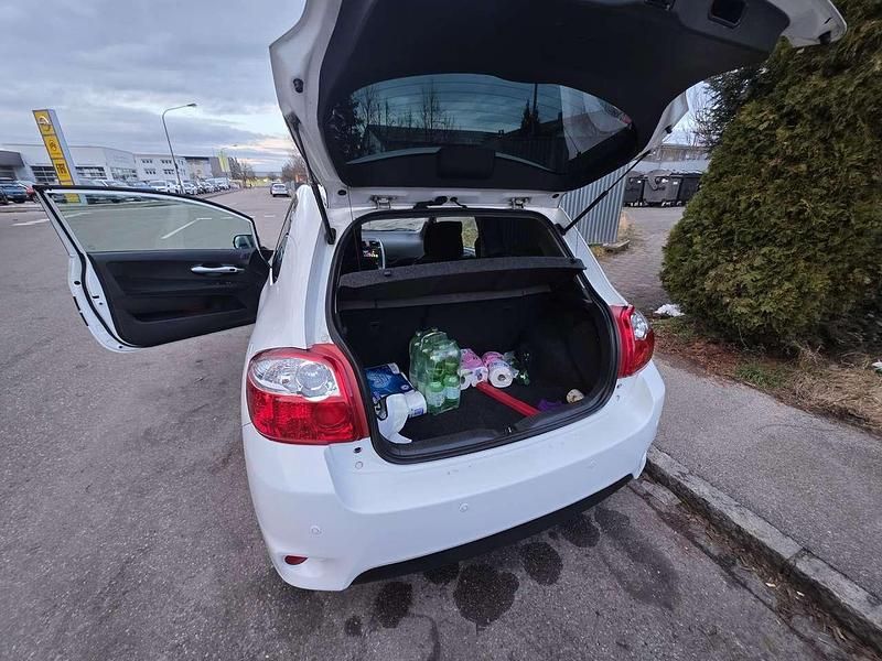 Gebraucht Toyota Auris 90 PS (66 kW) 2010 Kleinwagen