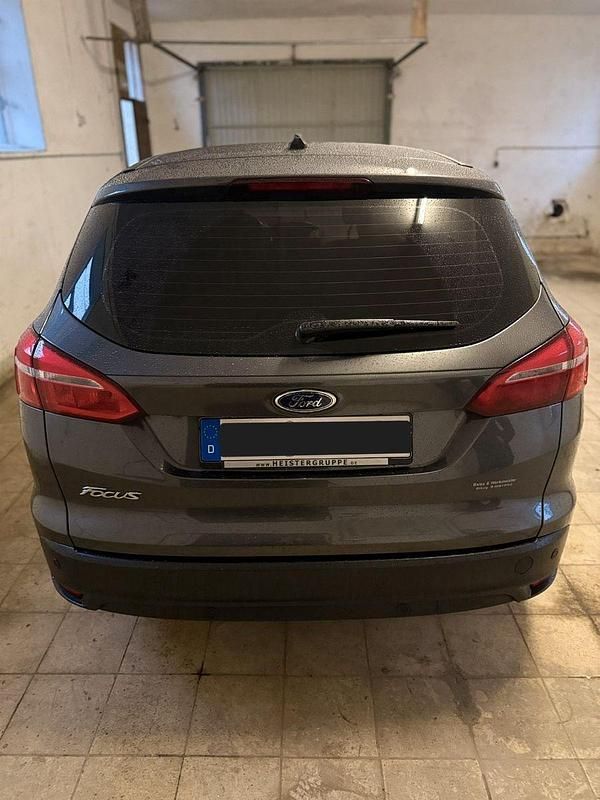 Gebraucht Ford Focus Cool & Connect 101 PS (74 kW) 2018 Grau Kombi