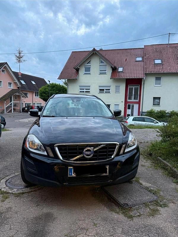 Schwarz Gebraucht 2012 Volvo XC60 Kinetic SUV | 10.500 € (Etwas zu teuer) - Bild 1/4
