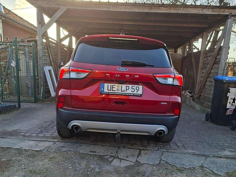 Gebraucht Ford Kuga Titanium 152 PS (111 kW) 2020 Rot SUV