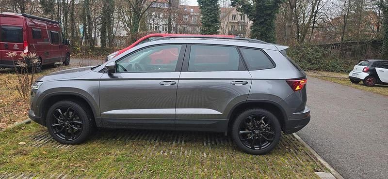 Grau Gebraucht 2021 Skoda Karoq Style SUV | 32.500 € (Teuer) - Bild 1/4
