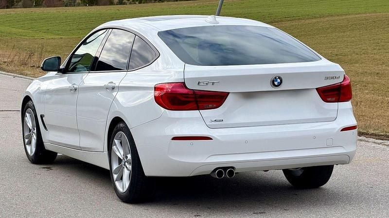 Gebraucht BMW 330 258 PS (189 kW) 2017 Weiß Limousine