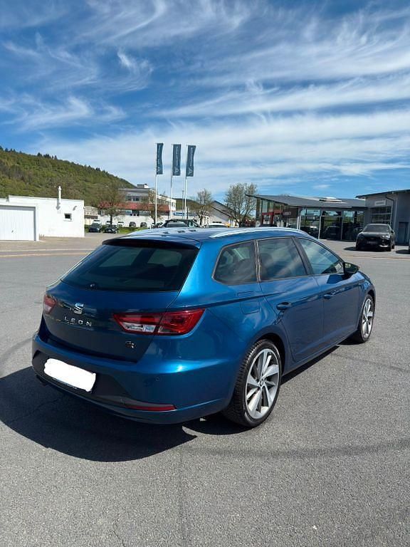 Second-hand Seat Leon FR 184 CP (135 kW) 2015 Albastru Berlinǎ
