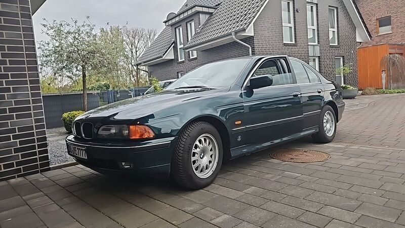 Grün Gebraucht 1996 BMW 528 Limousine | 15.000 € - Bild 1/4