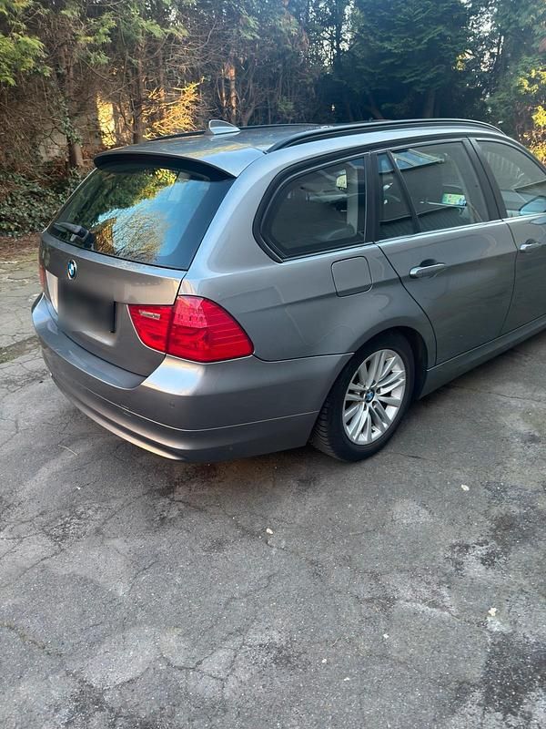 Gebraucht BMW 320 185 PS (136 kW) 2012 Silber Kombi