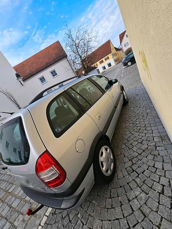 Gebraucht Opel Zafira 101 PS (74 kW) 2004 Silber Van / Kleinbus