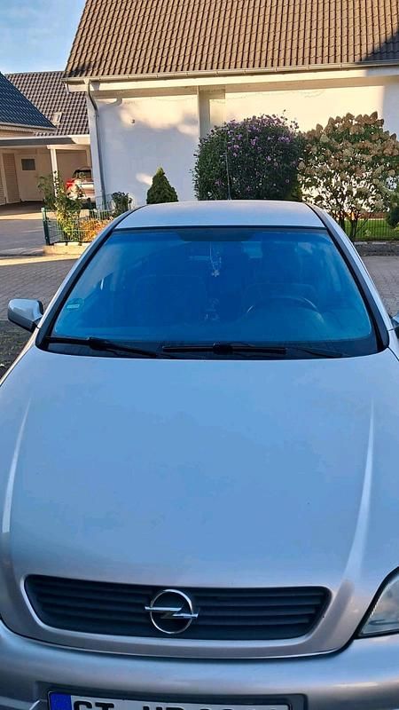 Silber Gebraucht 2001 Opel Astra Limousine | 2.000 € (Fairer Preis) - Bild 1/4